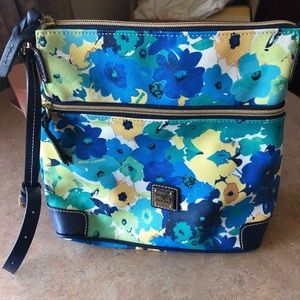 Like New Dooney &Bourke Crossbody